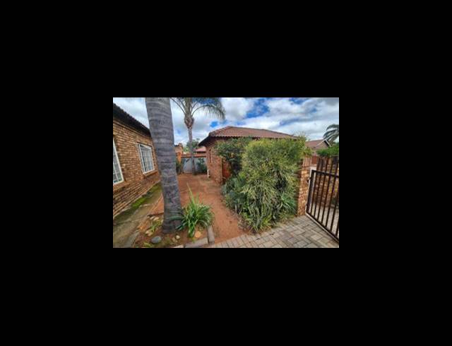 2 BEDROOM HOUSE FOR SALE IN THERESAPARK